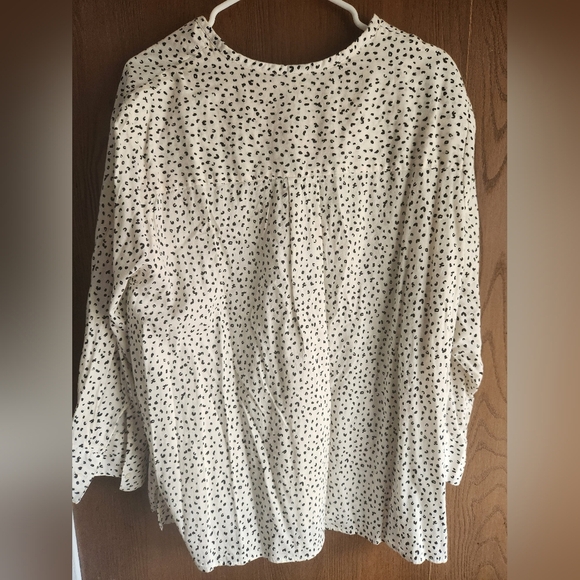 Old Navy White Blouse with Black Dots - Picture 4 of 4
